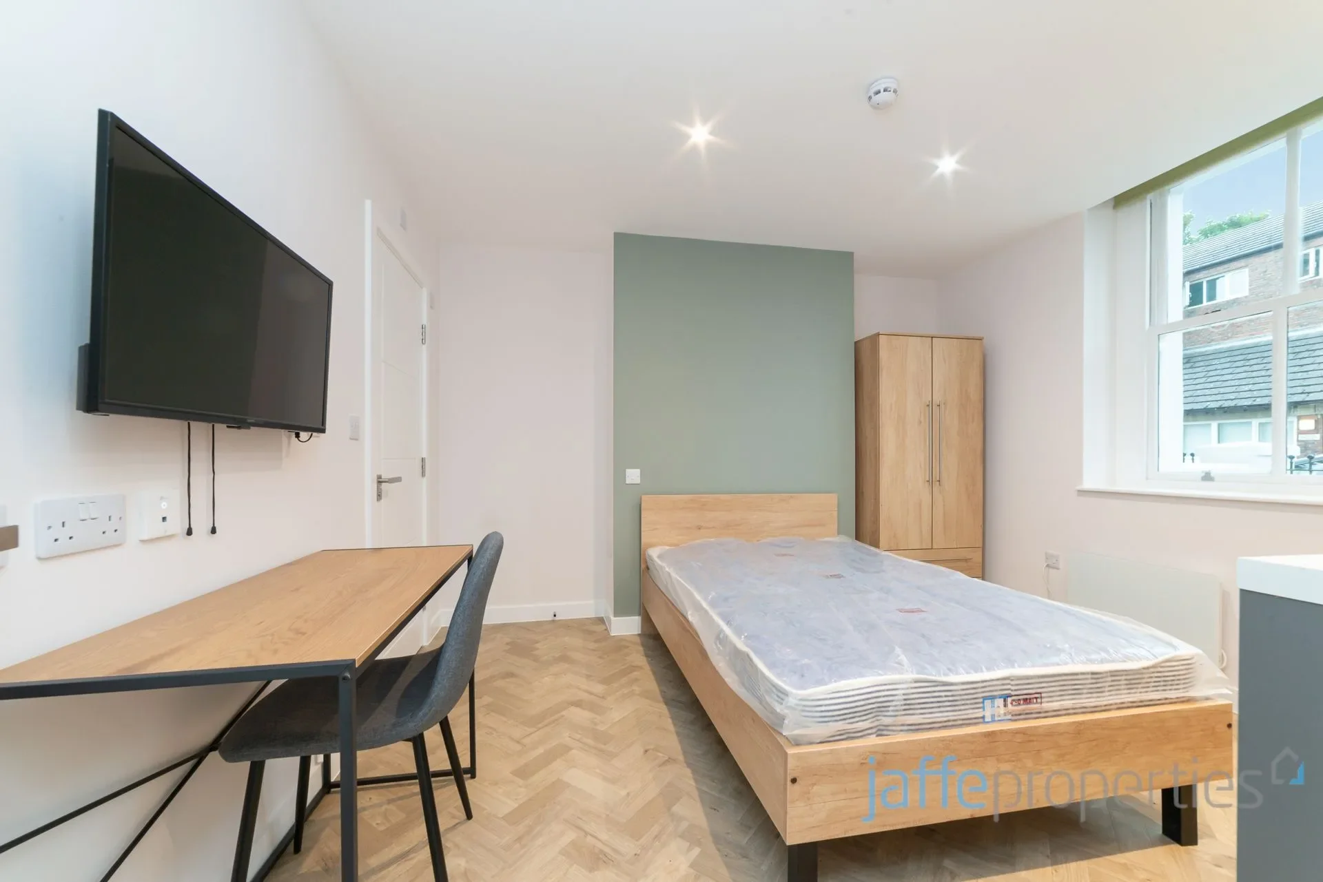 Flat Munden Street in Greater London