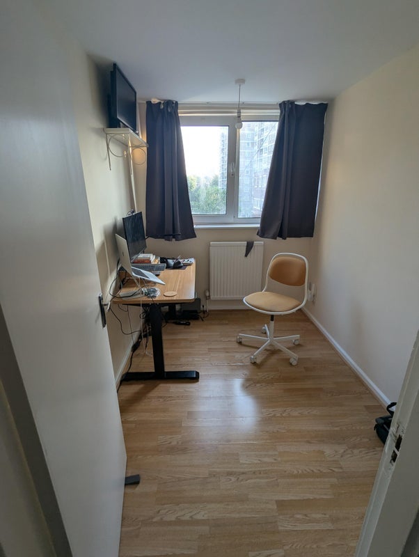 Room St Ann's Road in Greater London