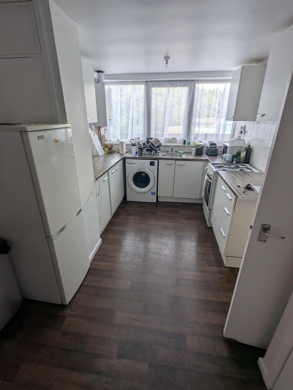 Room St Ann's Road in Greater London