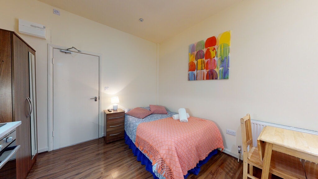 Flat Cranhurst Road in Greater London