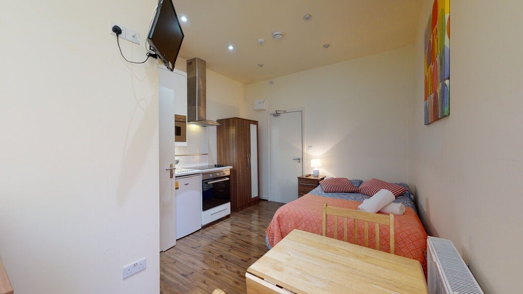 Flat Cranhurst Road in Greater London