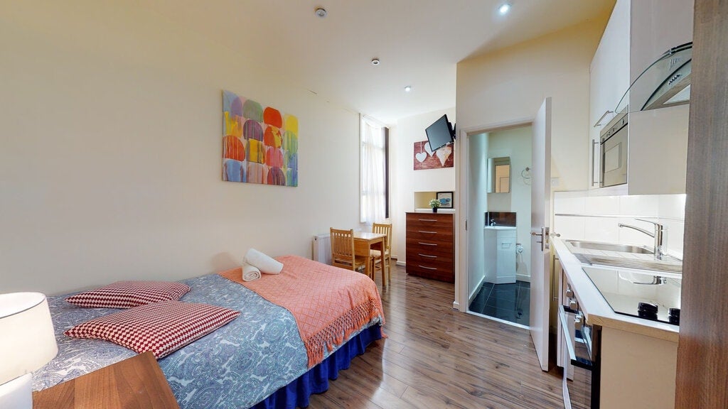 Flat Cranhurst Road in Greater London