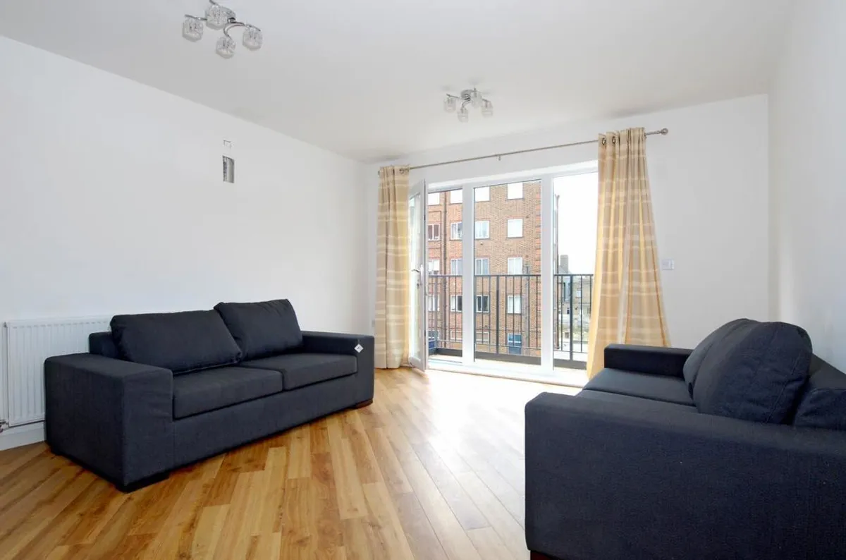 Flat Recovery Street in Greater London