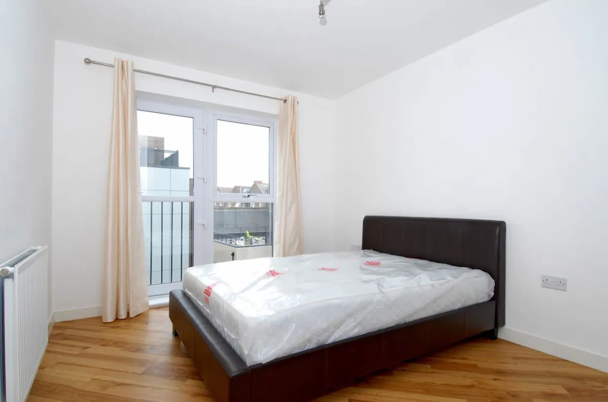 Flat Recovery Street in Greater London
