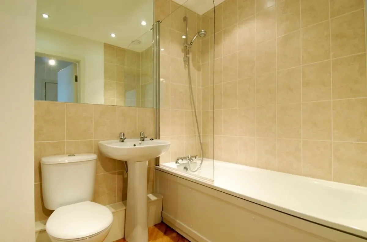 Flat Recovery Street in Greater London