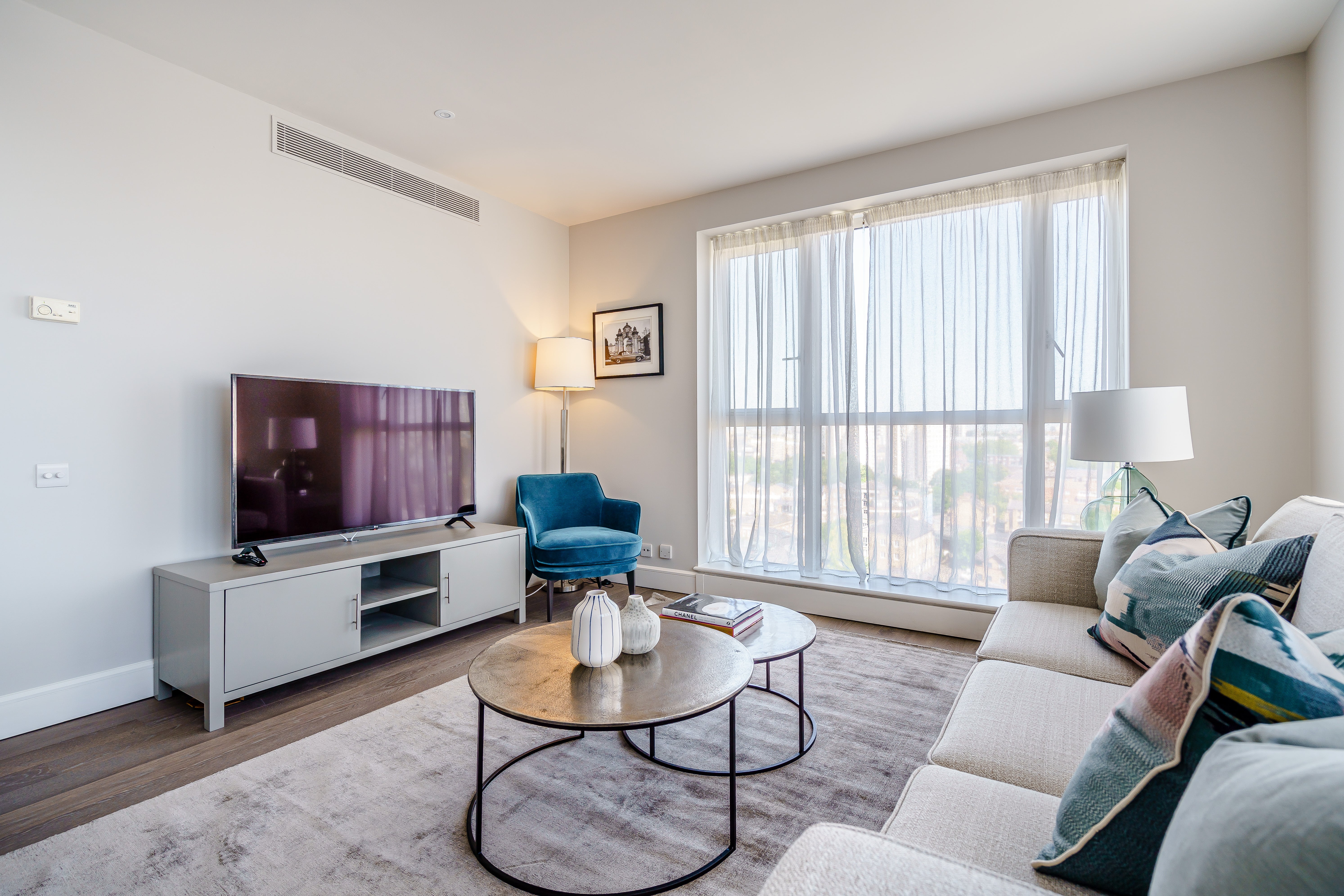 Flat Westferry Circus in Greater London