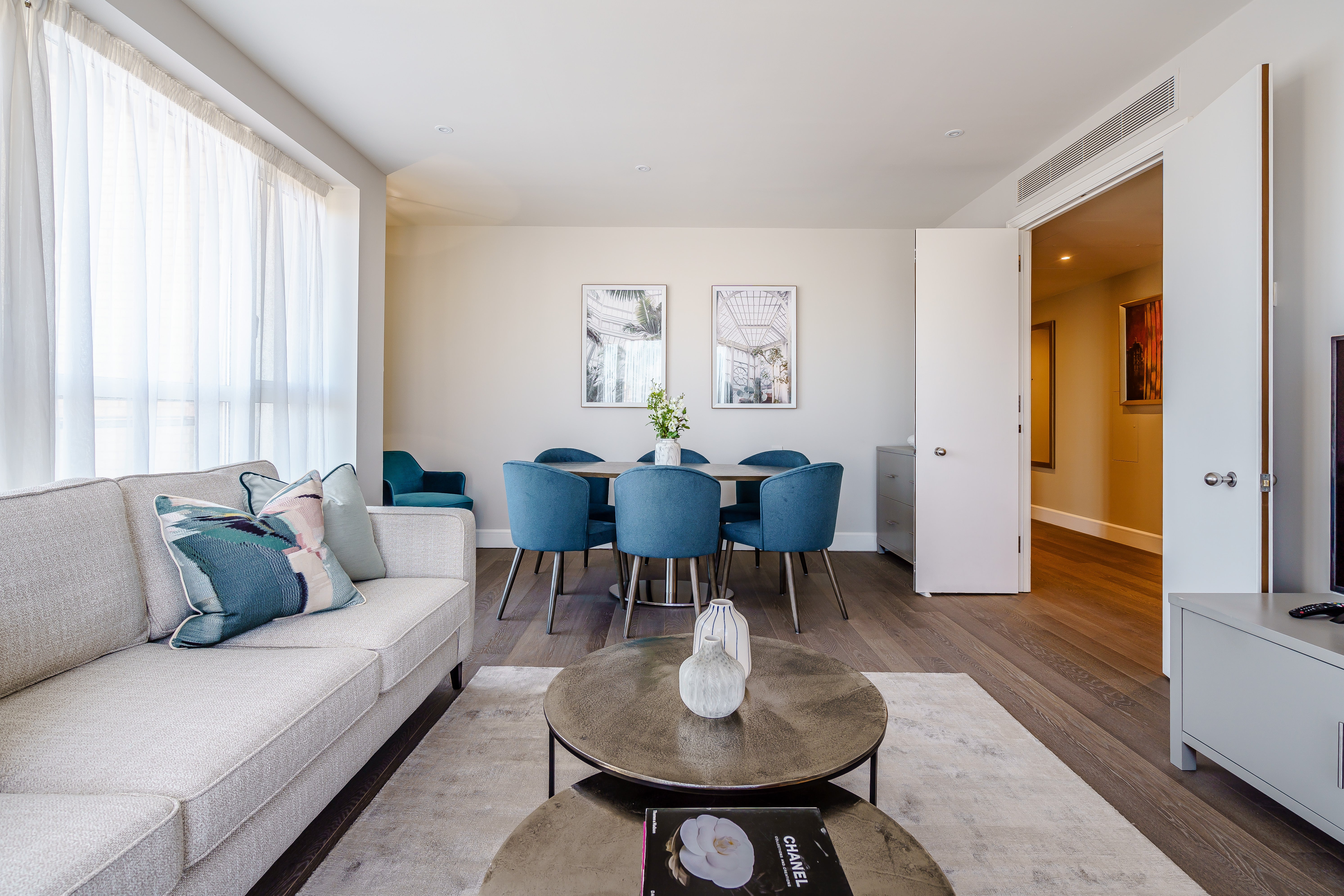 Flat Westferry Circus in Greater London
