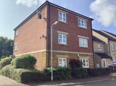 Flat Blisworth Close in Northampton