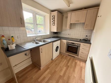 Flat Blisworth Close in Northampton