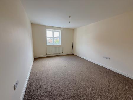 Flat Blisworth Close in Northampton