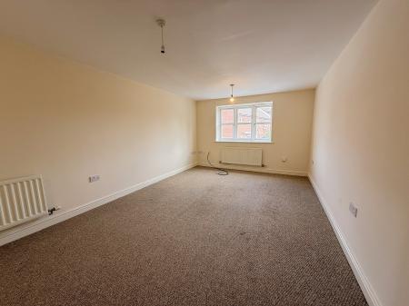 Flat Blisworth Close in Northampton