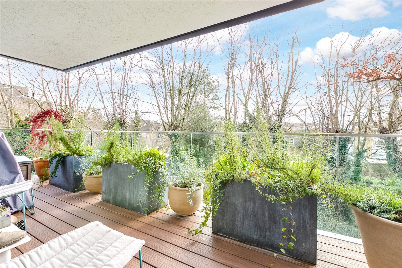 Flat Halcyon Close in Greater London