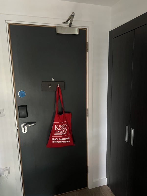Room Miles Street in Greater London