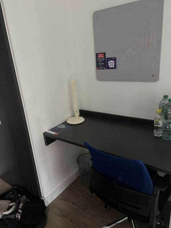 Room Miles Street in Greater London