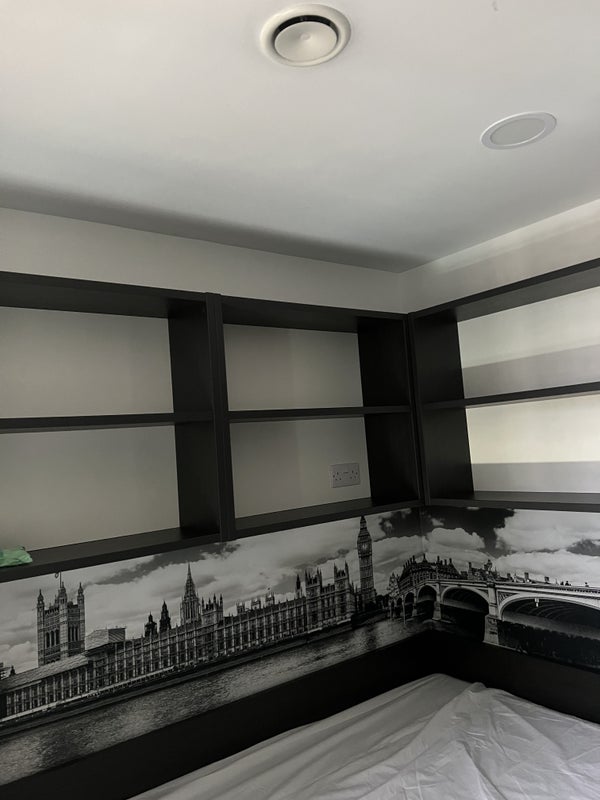 Room Miles Street in Greater London