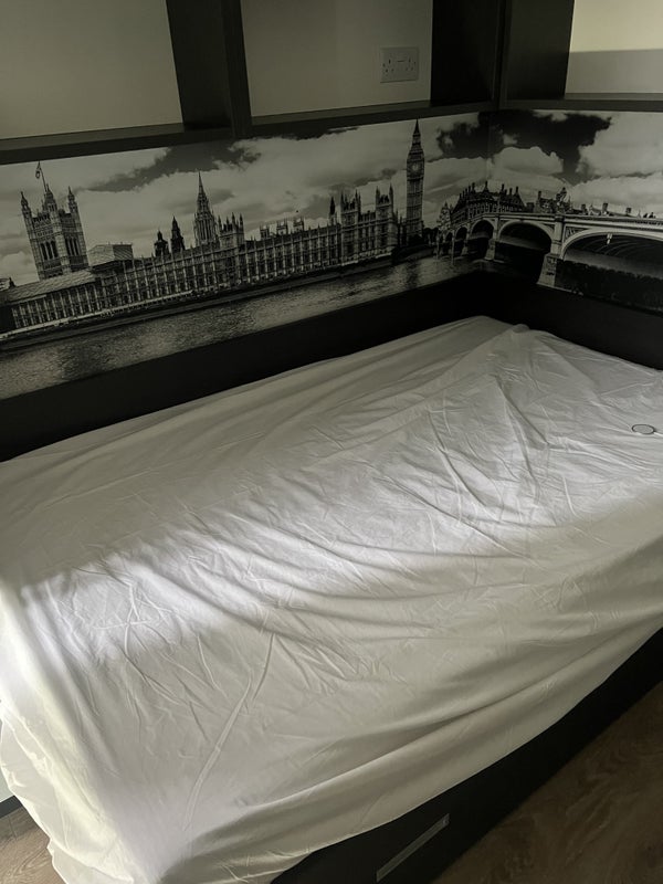 Room Miles Street in Greater London