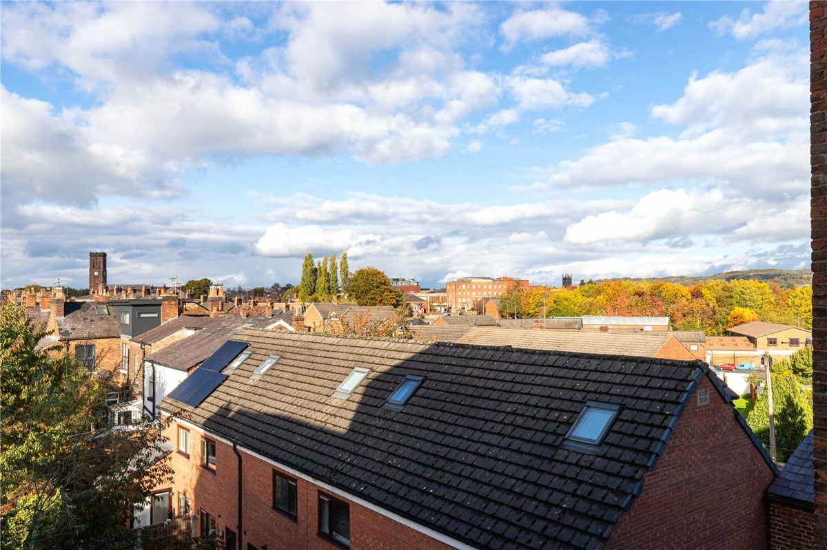 Flat Statham Street in Macclesfield