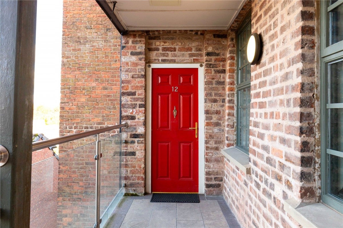 Flat Statham Street in Macclesfield