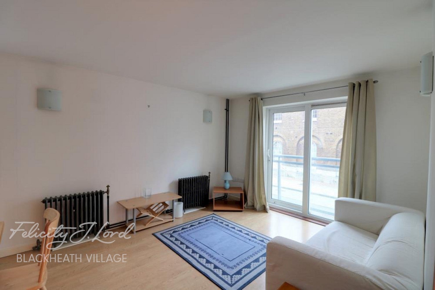 Flat Hopton Road in Greater London