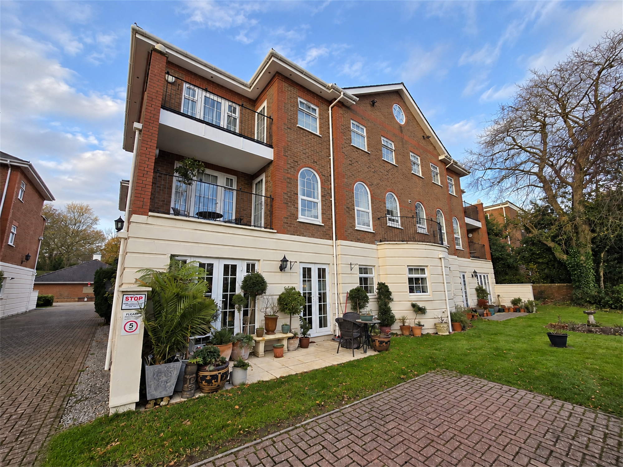 Flat Winn Road in Southampton