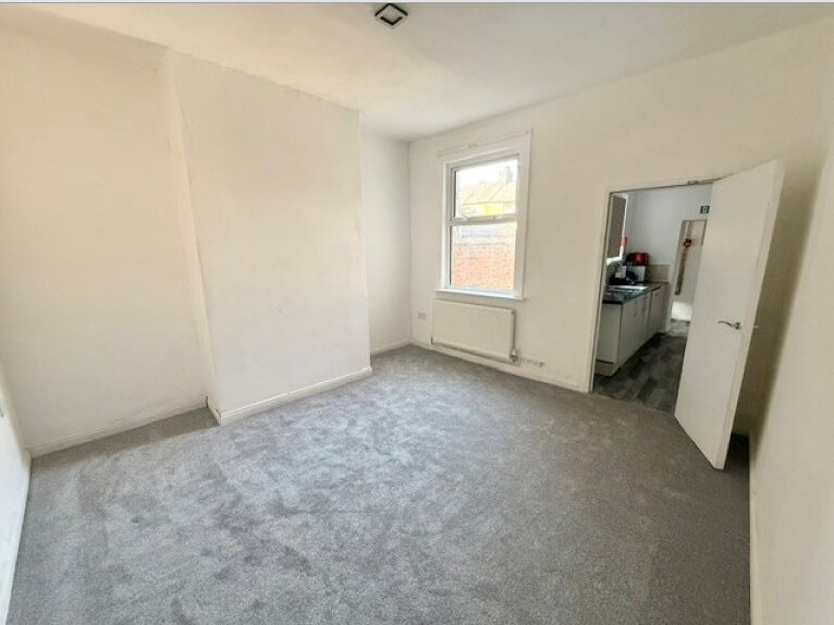 Room Walthall Street in Crewe
