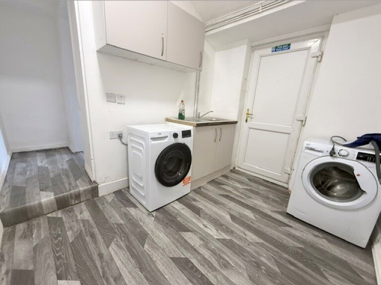 Room Walthall Street in Crewe