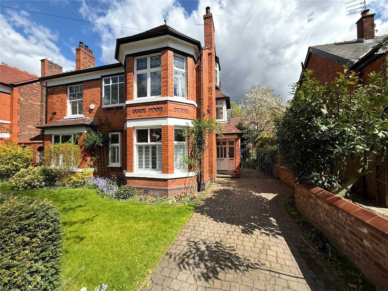 House Raynham Avenue in Manchester