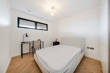 Flat Bell Foundry Close in Greater London
