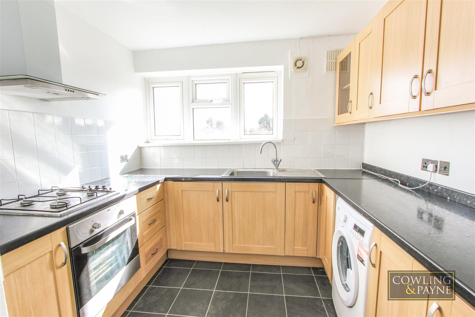 Flat Appletree Way in Basildon