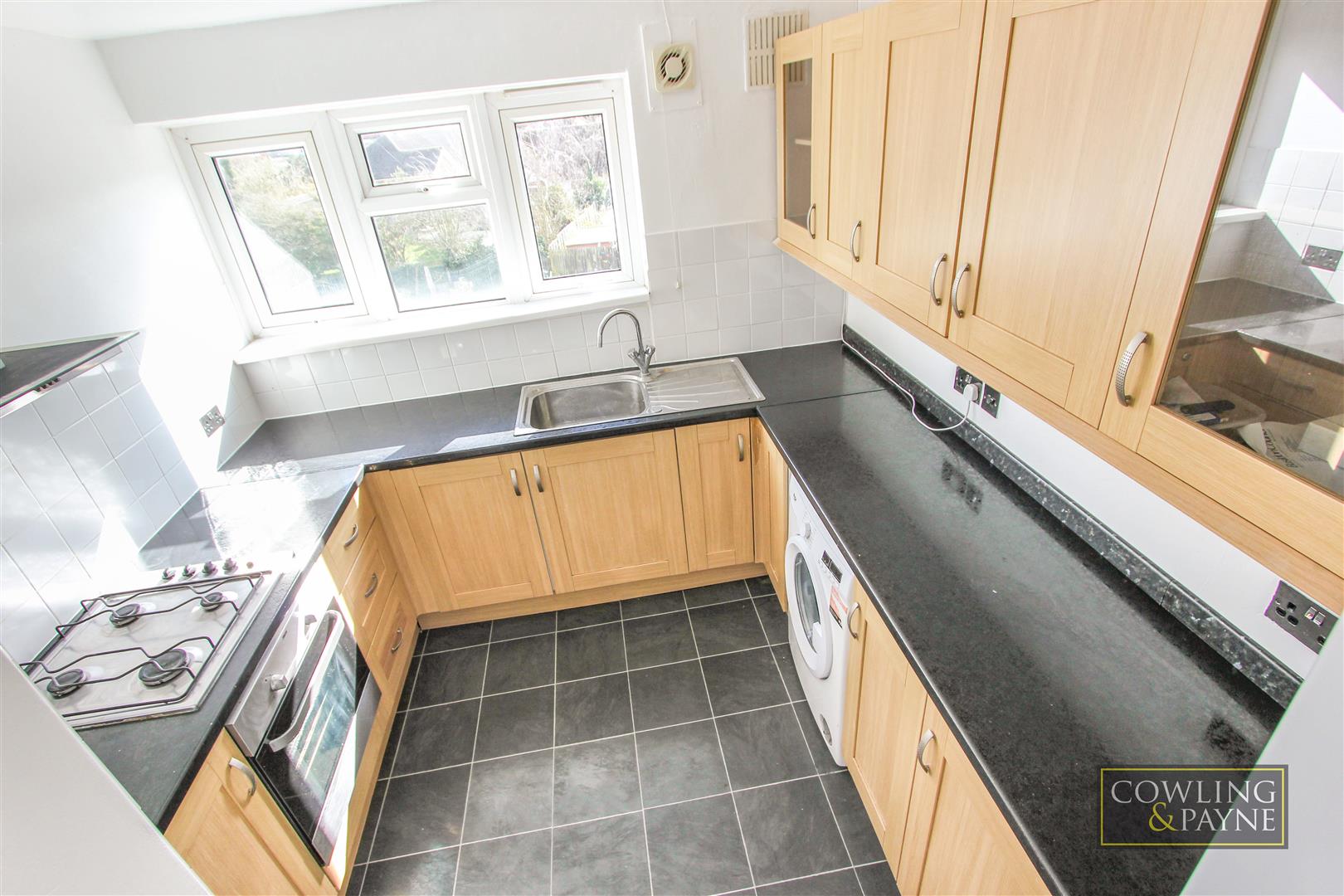 Flat Appletree Way in Basildon
