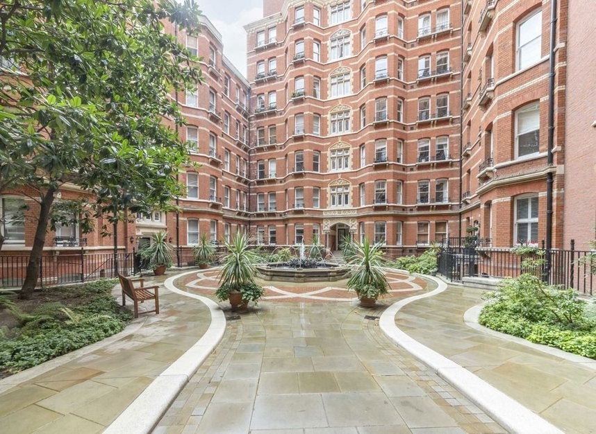 Flat Victoria Street in City of Westminster