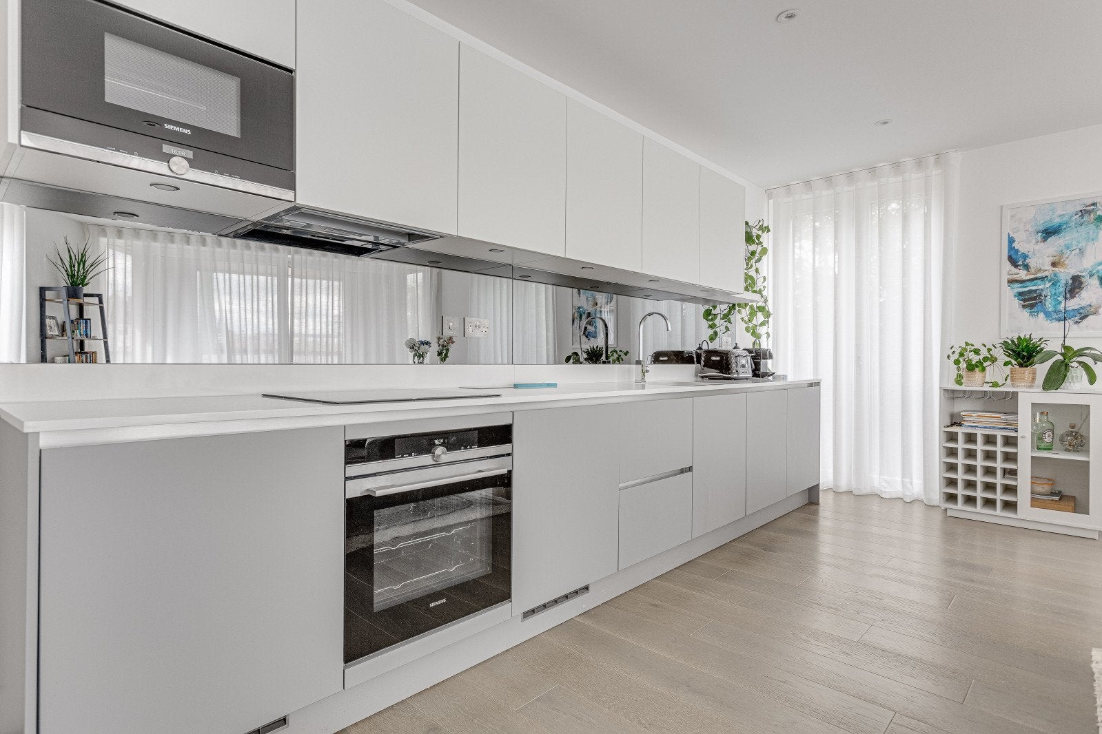Flat Hannell Road in Greater London