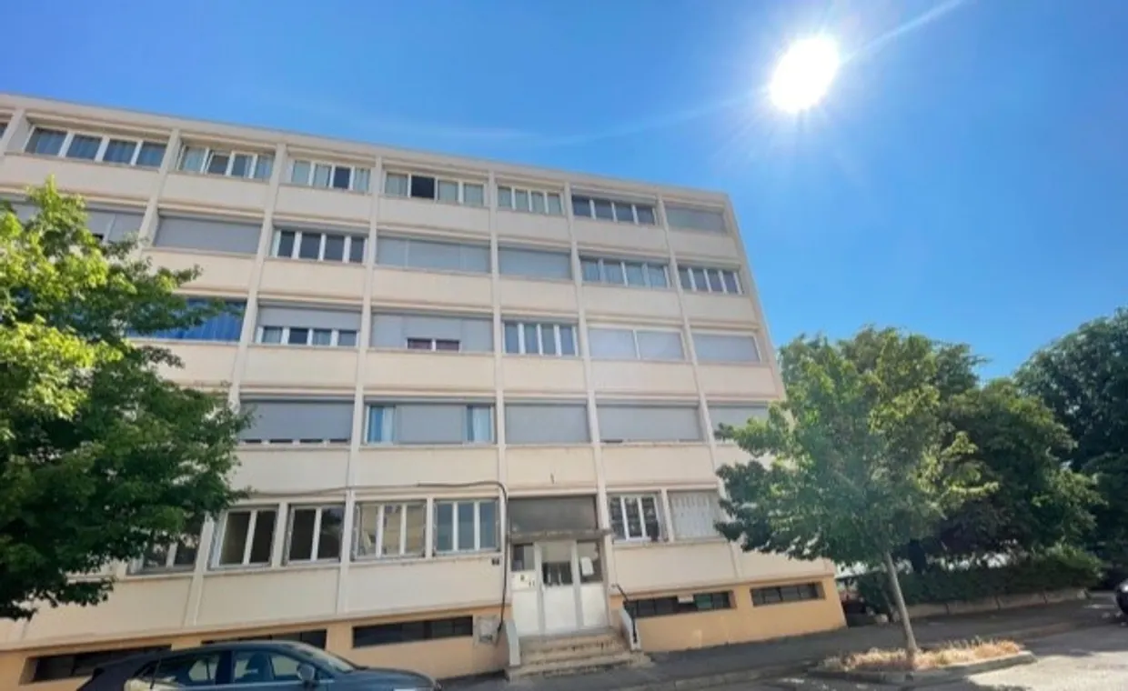 Flat Rue Chantoiseau in Sainte-Foy-lès-Lyon