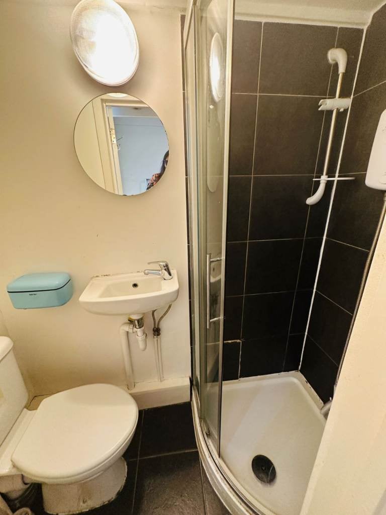 Room Kenton Road in Greater London