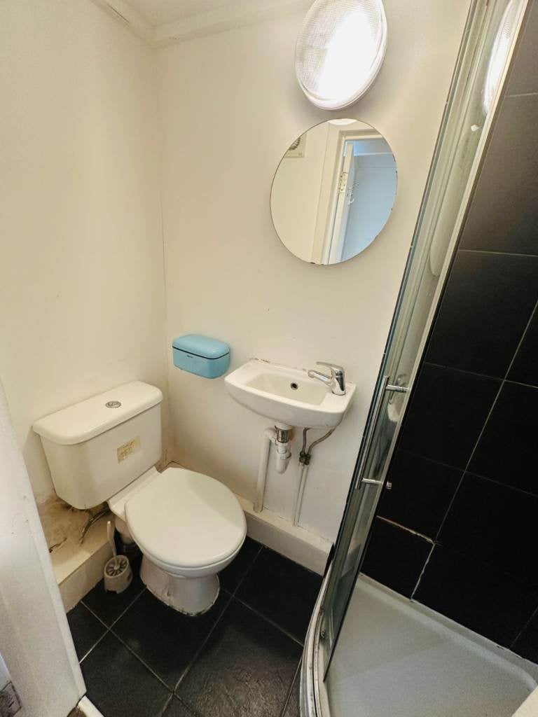 Room Kenton Road in Greater London