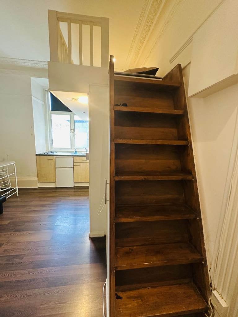 Room Kenton Road in Greater London