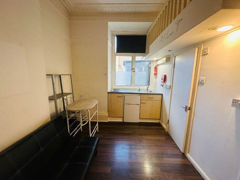 Room Kenton Road in Greater London