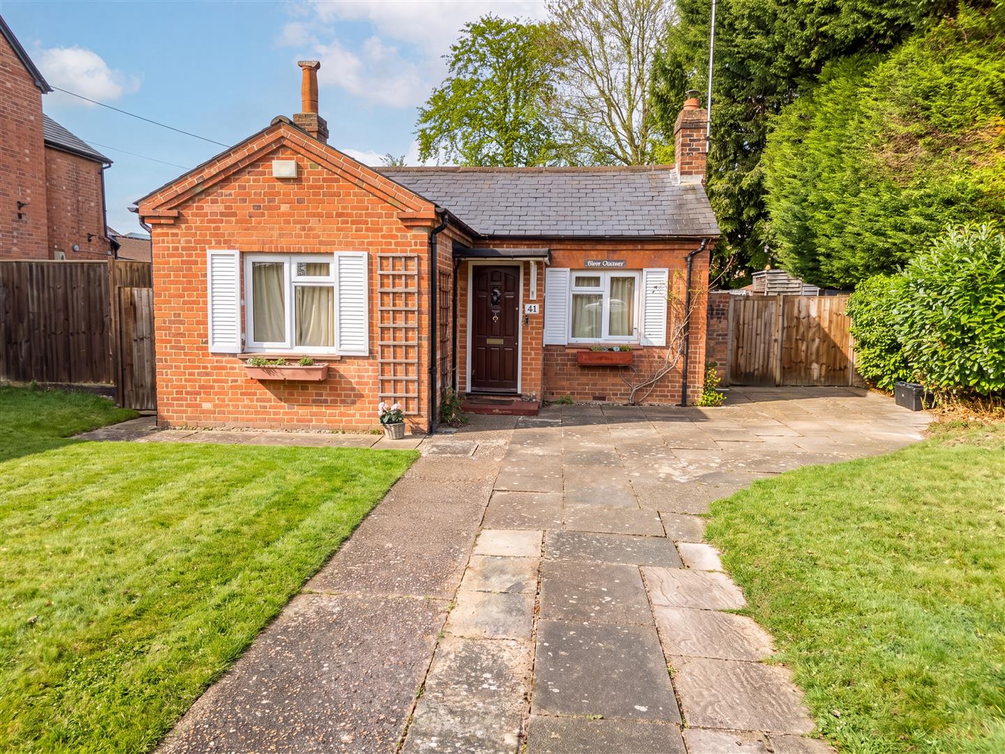 House Fernbank Road in Chavey Down