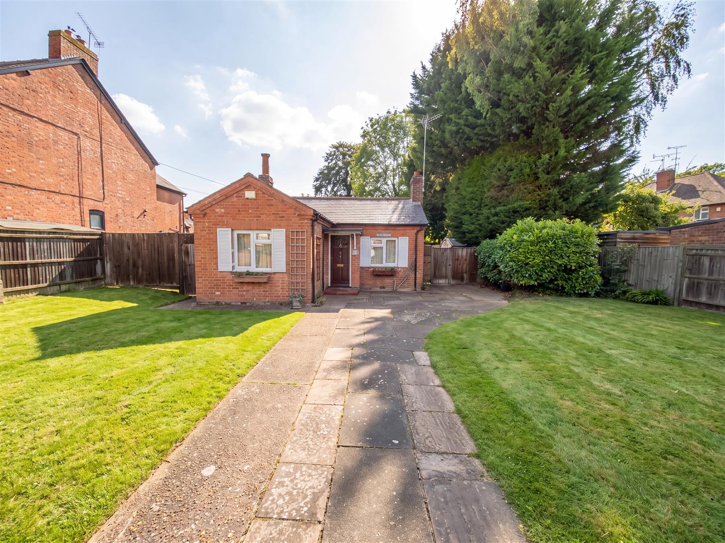House Fernbank Road in Chavey Down