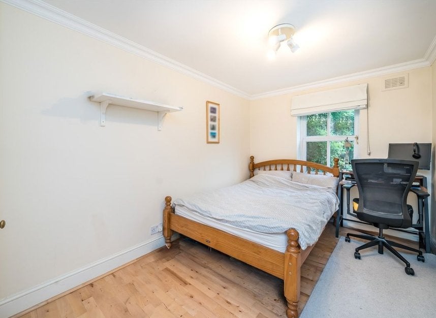 Flat Redwood Mews in Greater London