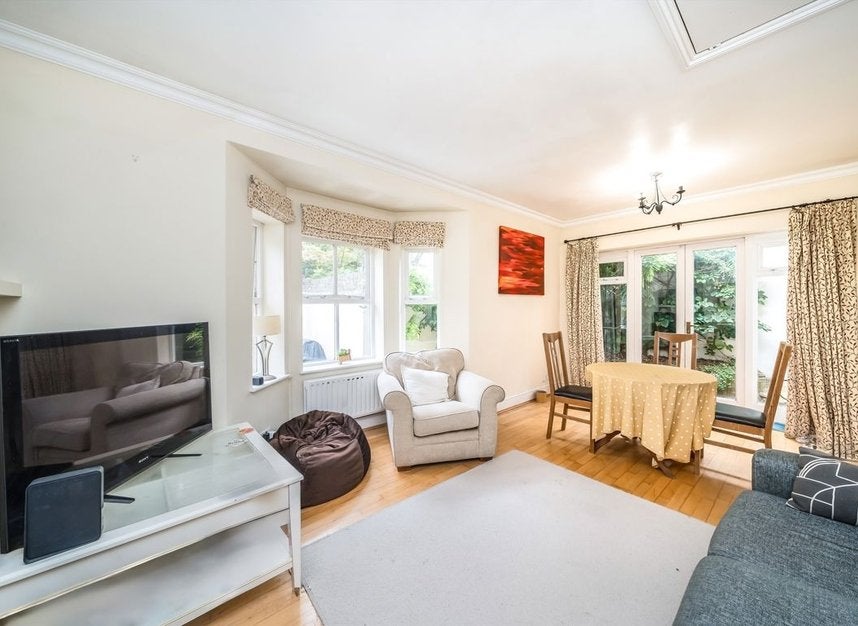 Flat Redwood Mews in Greater London