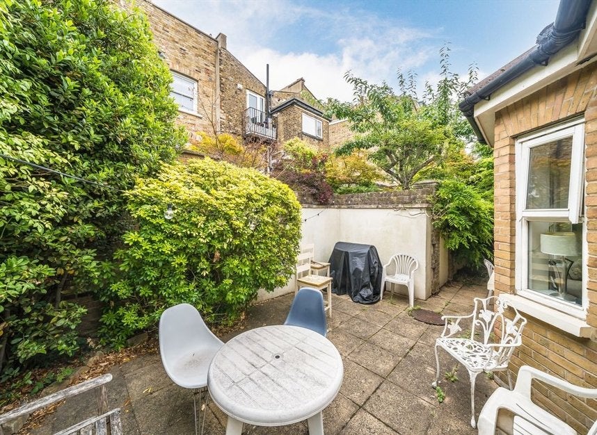 Flat Redwood Mews in Greater London
