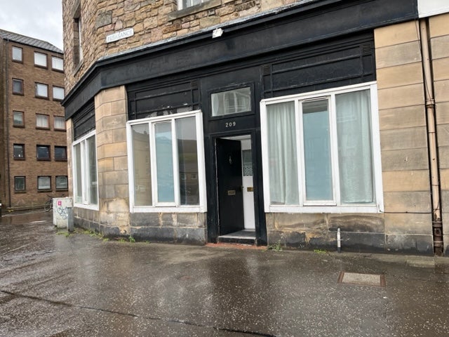 Flat Holyrood Road in City of Edinburgh