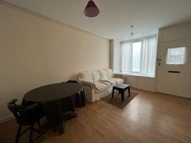 Flat Holyrood Road in City of Edinburgh