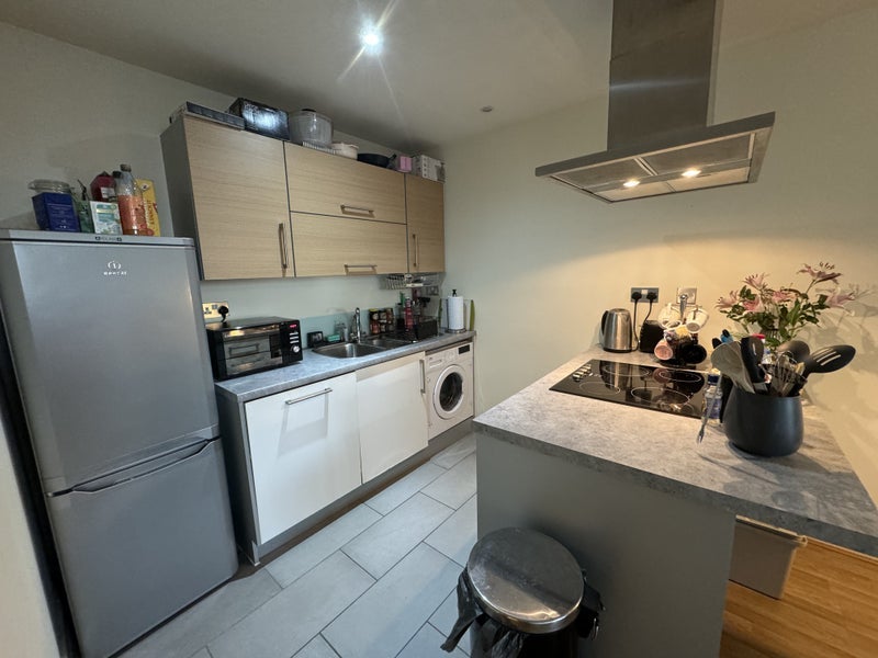 Room Warton Road in Greater London