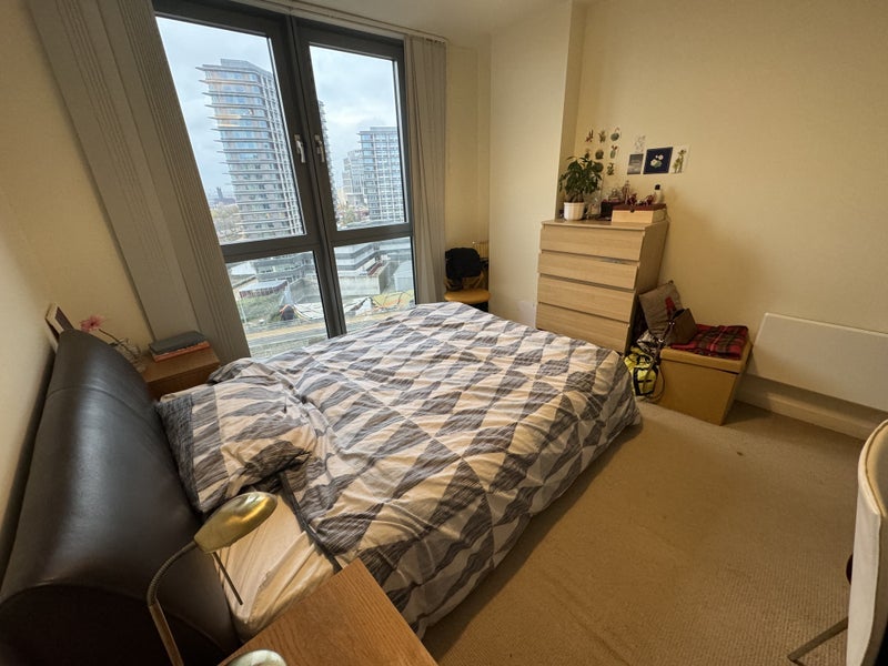 Room Warton Road in Greater London