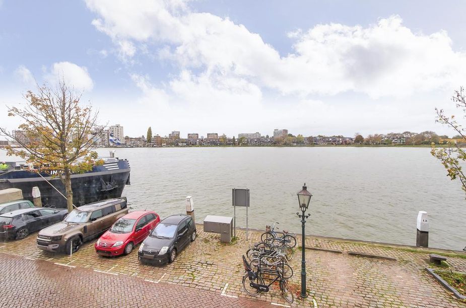Tussenwoning te koop: Buiten Walevest 10, Dordrecht