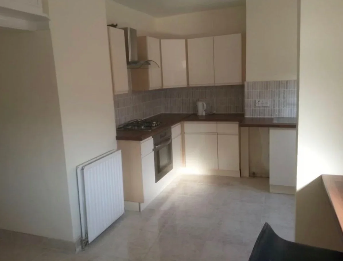 Room Rowantree Road in Greater London