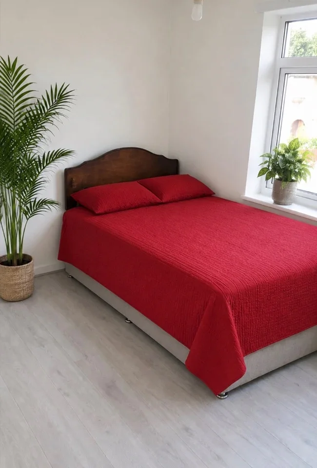 Room Rowantree Road in Greater London