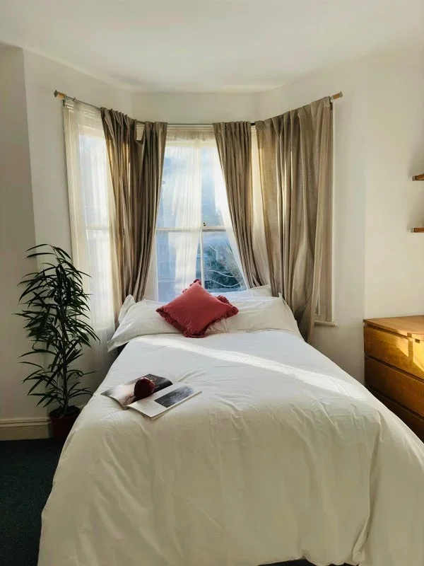 Room Plough Way in Greater London